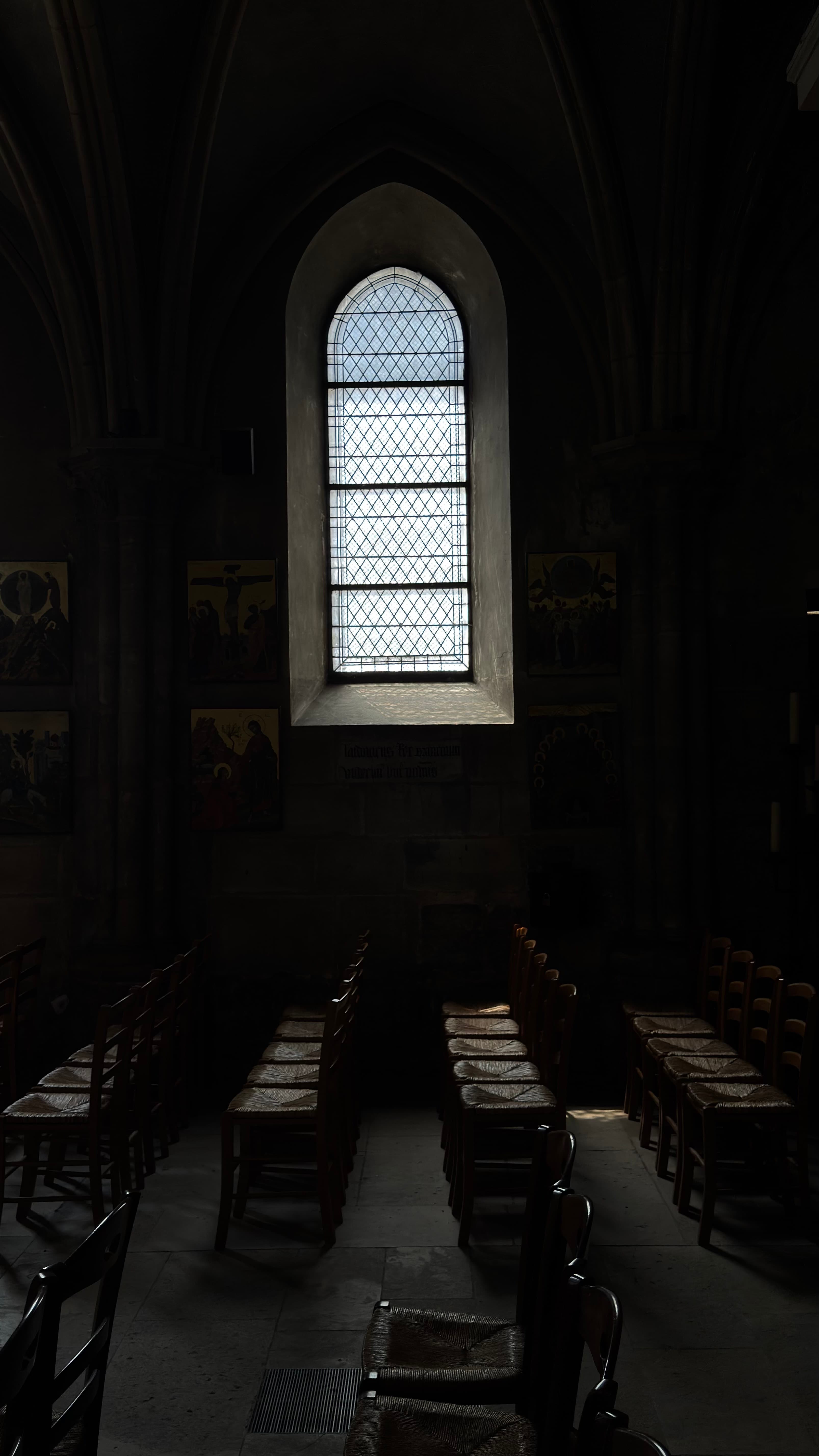 I’m a big fan of churches and cathedrals, thanks to my late father who was a professional architect. I tend to look at details instead of the whole thing. In this scene, the light was just right.