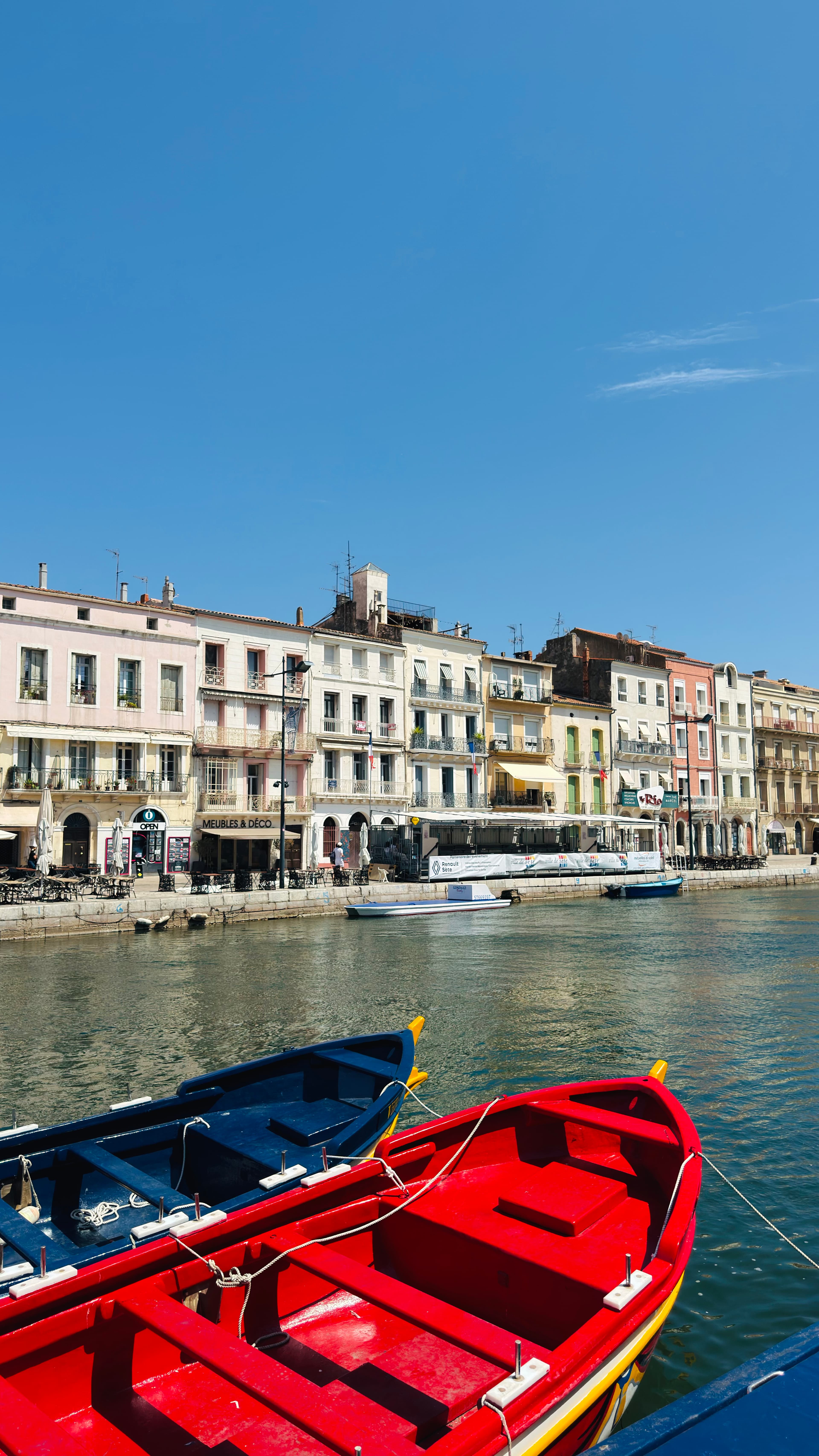 Sète is a very pleasant place to stop by for a visit. We had a great lunch there before heading to La Grande-Motte.