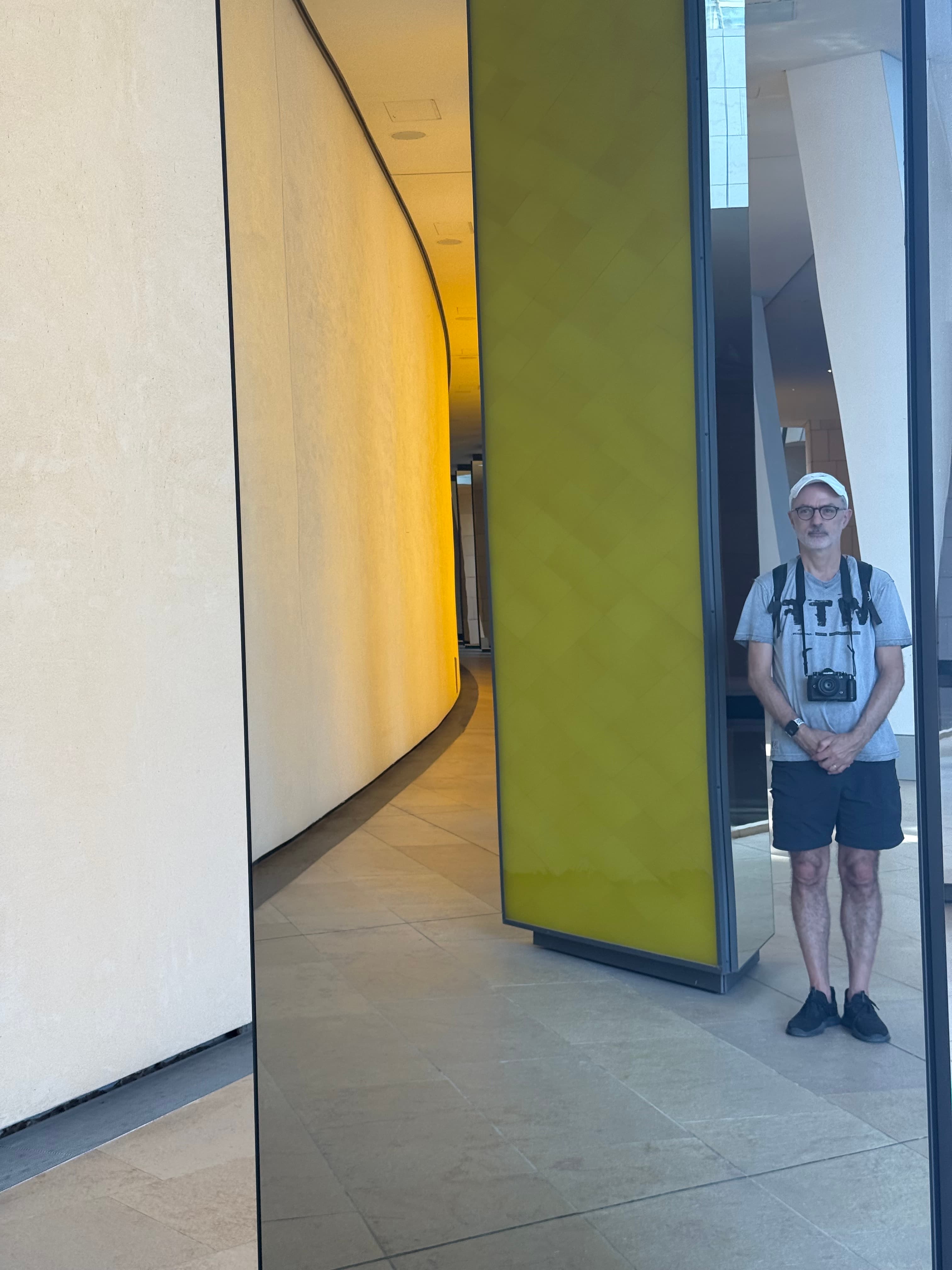 An impossible and unprocessed self-portrait taken at the Jardin d’Acclimatation, in the Louis Vuitton Foundation museum. I rarely post pictures of me, but this one was a tour de force to get right. 🪄✨🧞‍♂️