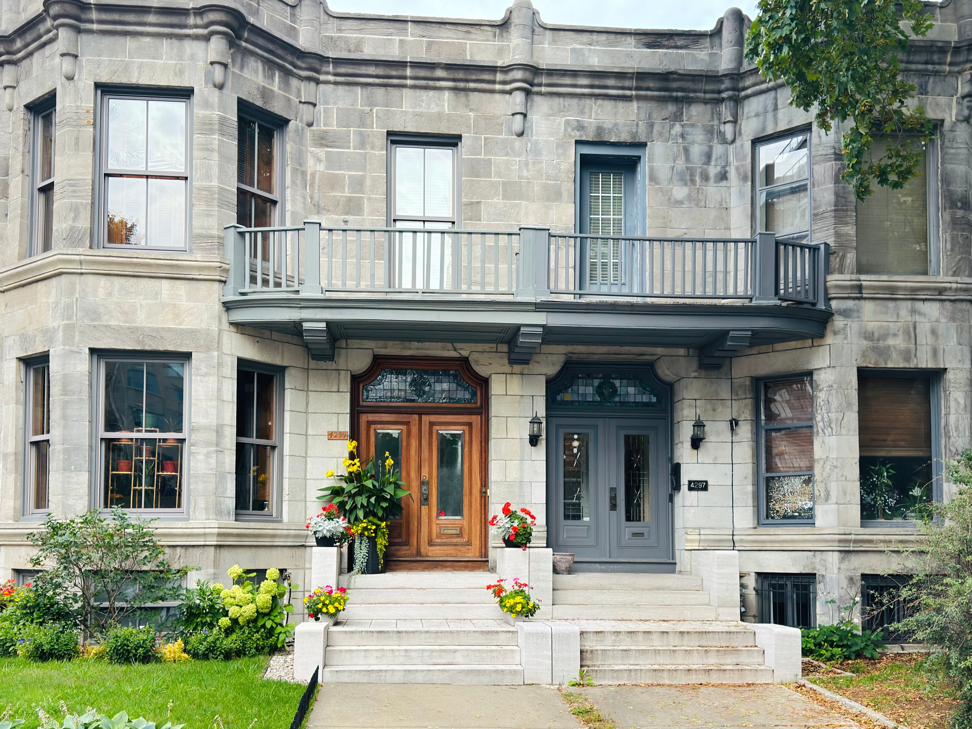 A beautiful house in Westmount, Montreal, while biking on the Maisonneuve bike trail. I went on a nowhere for that bike ride and found so many gems. That was one of them.
