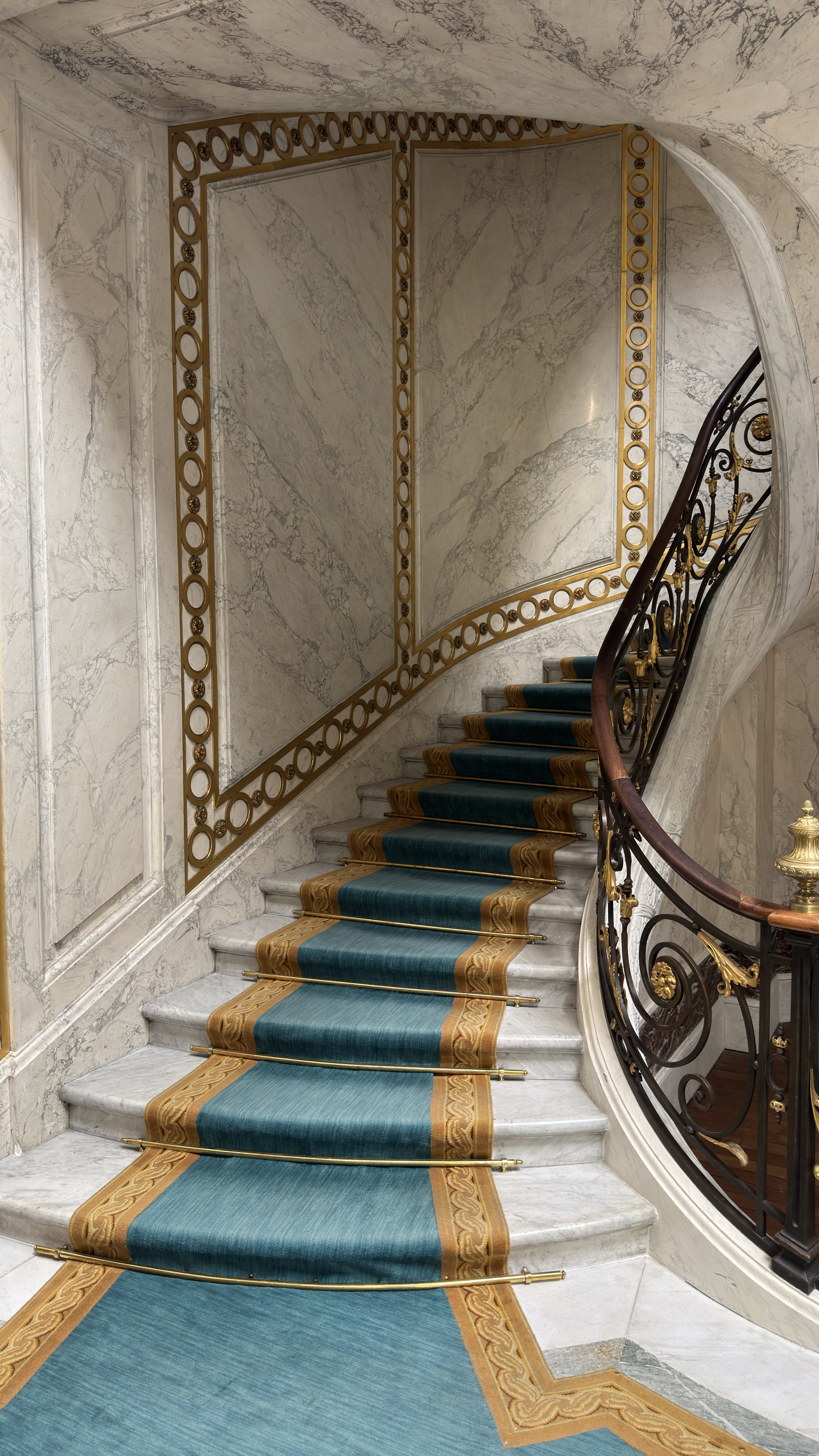 Can a stair be a masterpiece? Oh yes. Not only is it beautiful, but it is an enjoyable experience to use. Dimensions feel just right, even if today’s people are taller than back then. Jacquemart-André Museum.