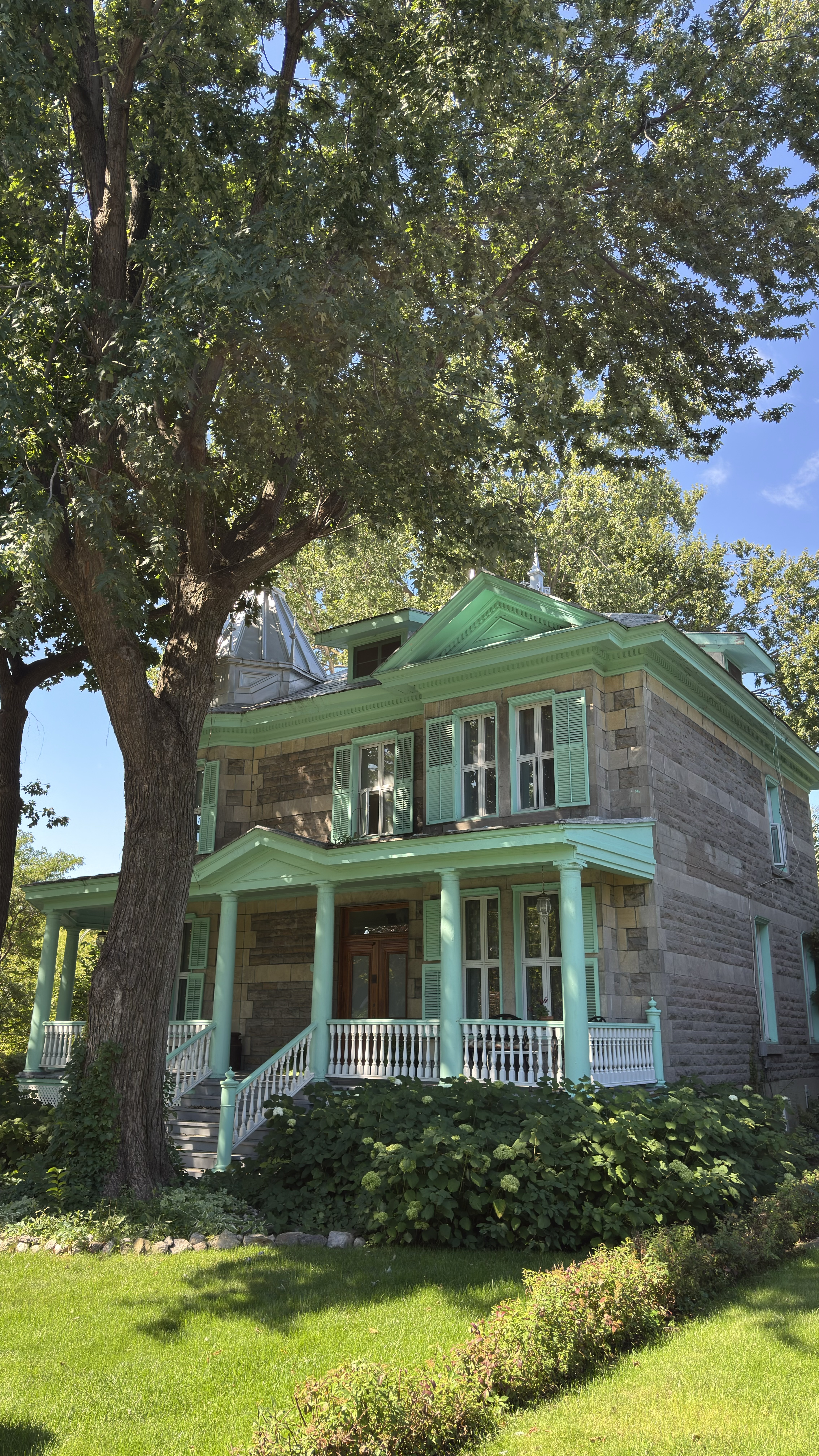 Probably one of the last check in for this photo series. A beautiful house north of Montreal Island, on Gouin street. Wow.