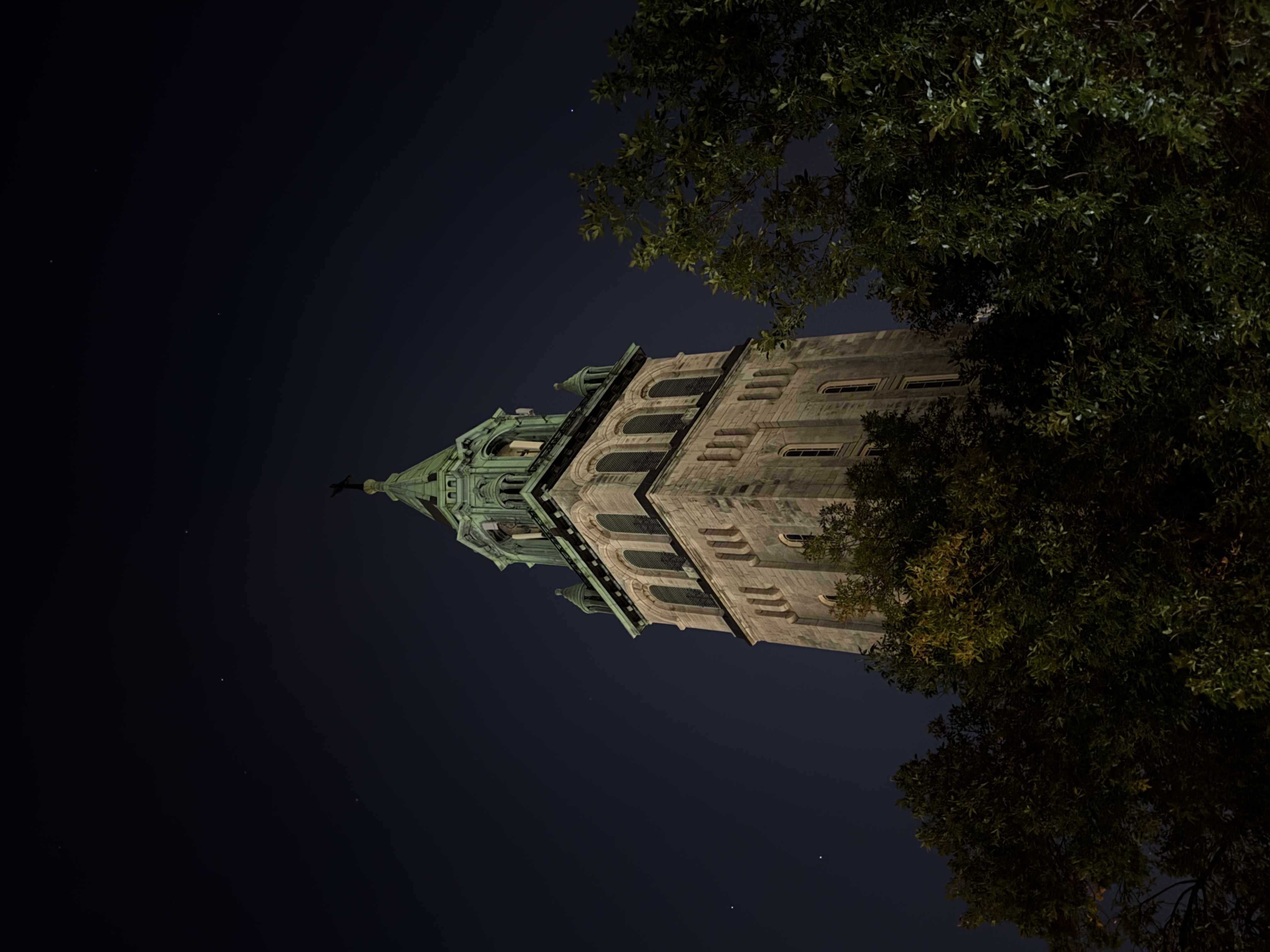 Right after coming out of the Motel Ontario restaurant, this majestic church popped up right in front of me while returning to the car! Wonderful!